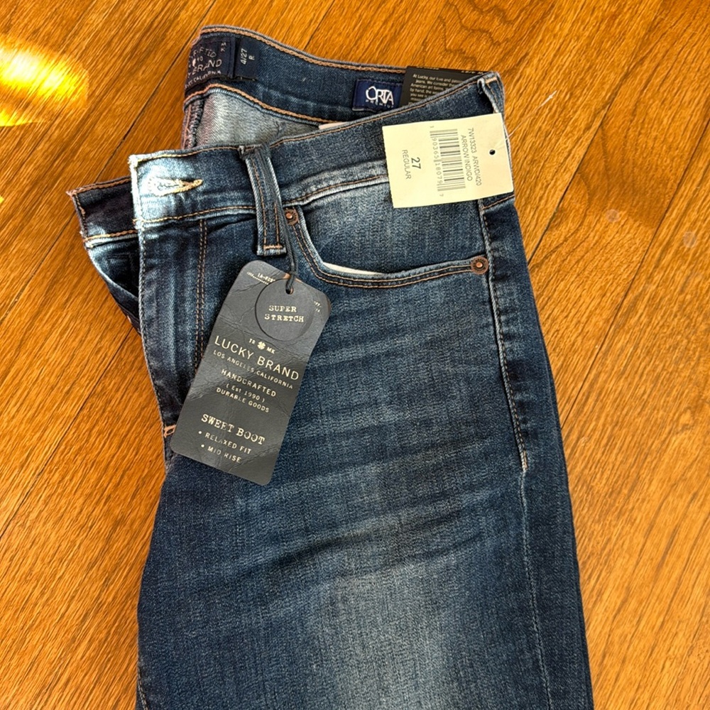 NWT Lucky brand size 4/27 sweet boot jeans.